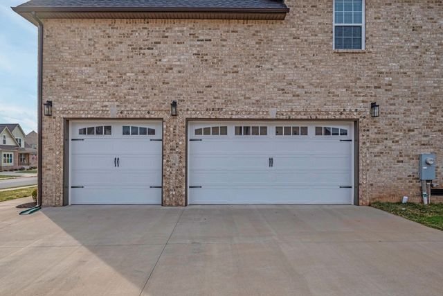 313 Clarabelle Ln, Clarksville, TN 37040