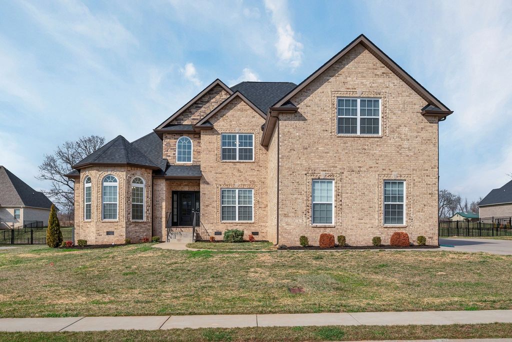 313 Clarabelle Ln, Clarksville, TN 37040