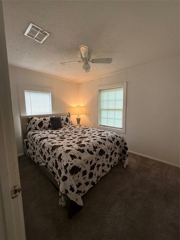 1006 Bishop Street, Commerce, TX 75428