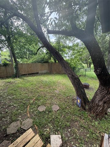 1006 Bishop Street, Commerce, TX 75428