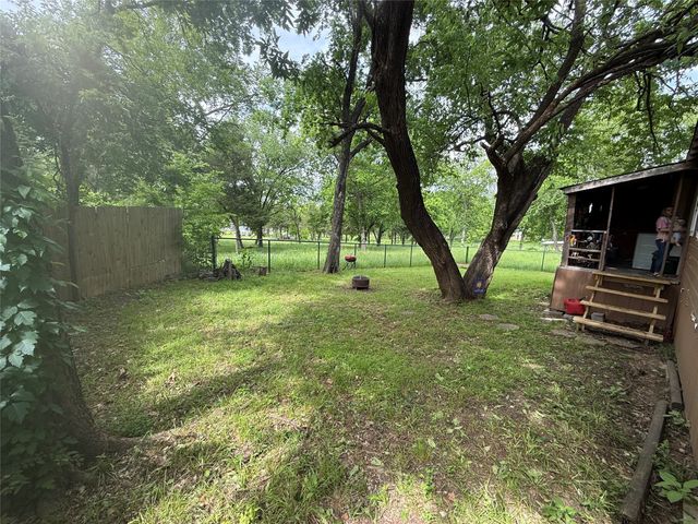 1006 Bishop Street, Commerce, TX 75428