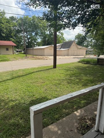 1006 Bishop Street, Commerce, TX 75428