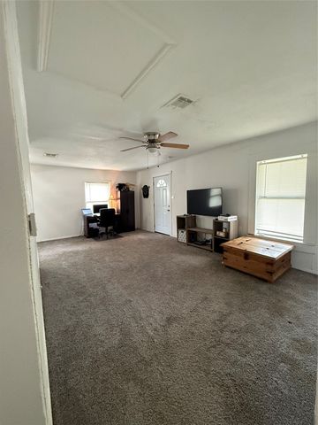 1006 Bishop Street, Commerce, TX 75428