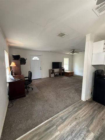 1006 Bishop Street, Commerce, TX 75428
