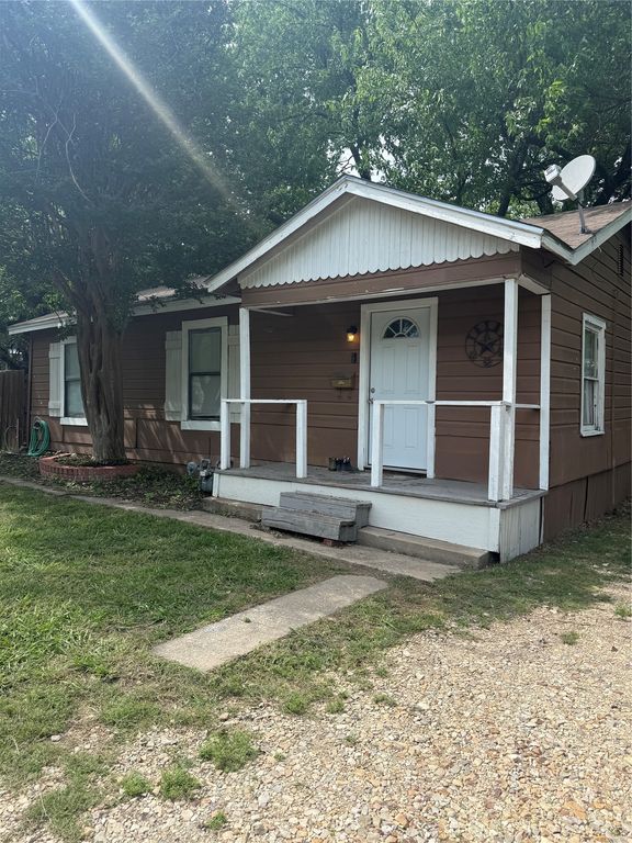 1006 Bishop Street, Commerce, TX 75428