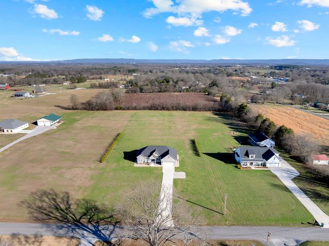 290 Maple Bend Rd, Winchester, TN 37398