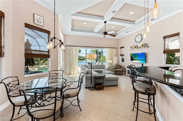 7875 Valencia CT, Naples, FL 34113