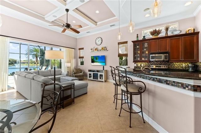 7875 Valencia CT, Naples, FL 34113