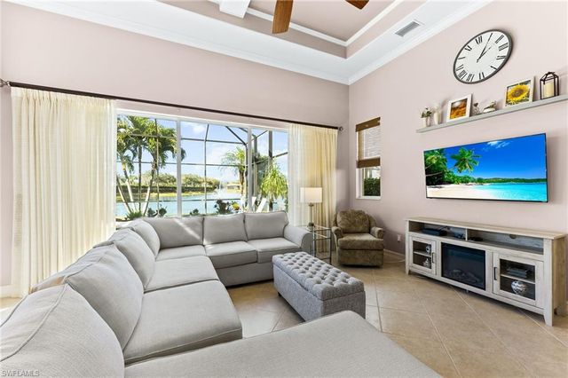 7875 Valencia CT, Naples, FL 34113