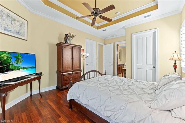 7875 Valencia CT, Naples, FL 34113