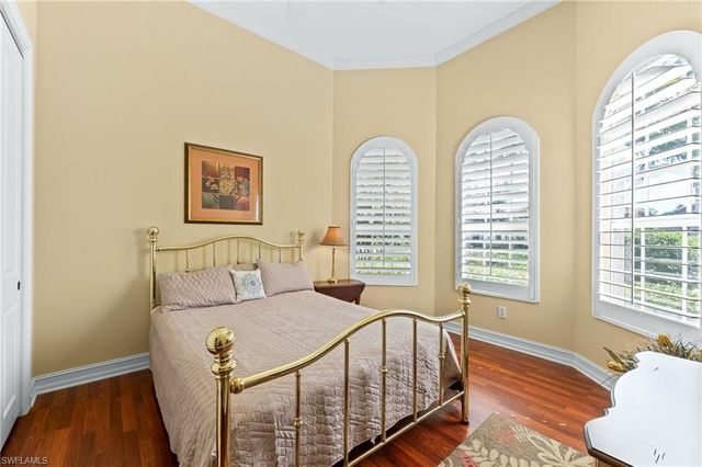 7875 Valencia CT, Naples, FL 34113