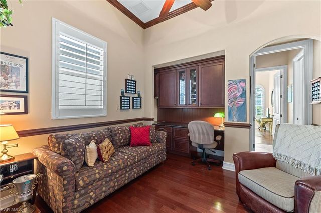 7875 Valencia CT, Naples, FL 34113