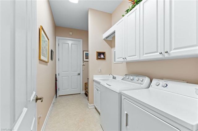 7875 Valencia CT, Naples, FL 34113