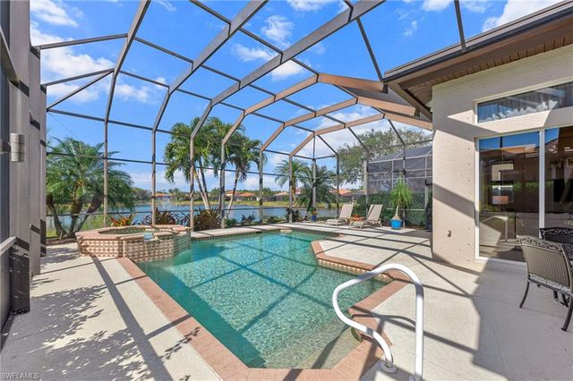7875 Valencia CT, Naples, FL 34113