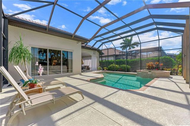 7875 Valencia CT, Naples, FL 34113