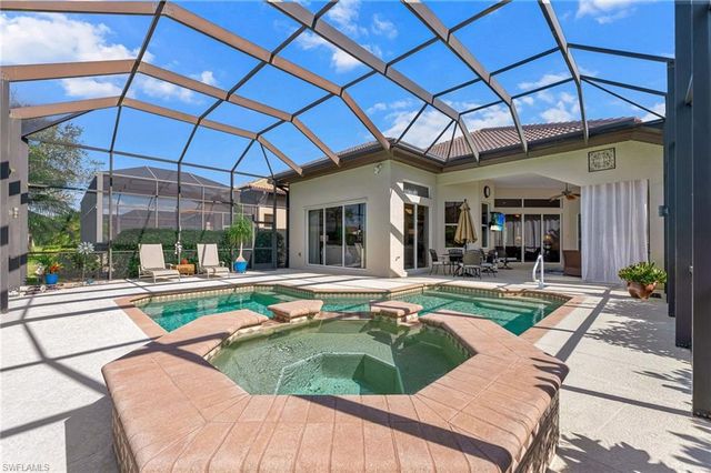 7875 Valencia CT, Naples, FL 34113