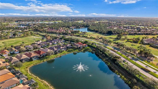 7875 Valencia CT, Naples, FL 34113