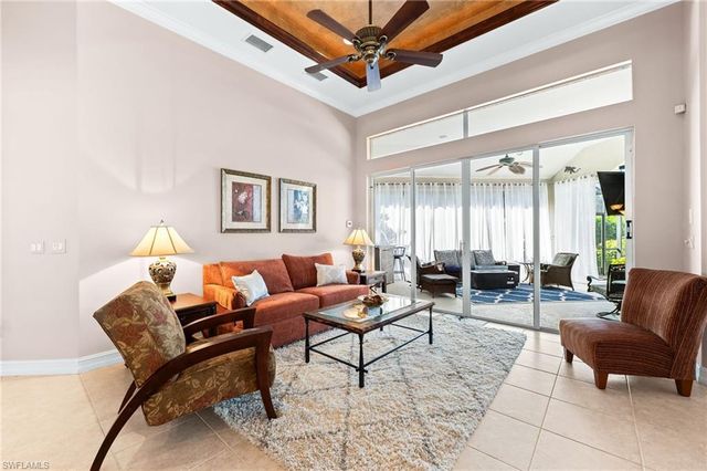 7875 Valencia CT, Naples, FL 34113