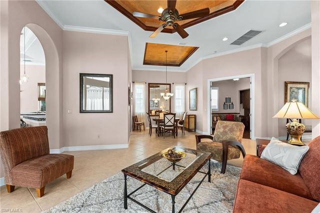 7875 Valencia CT, Naples, FL 34113