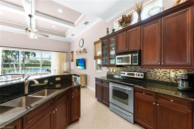 7875 Valencia CT, Naples, FL 34113