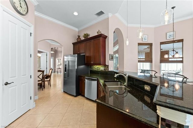 7875 Valencia CT, Naples, FL 34113