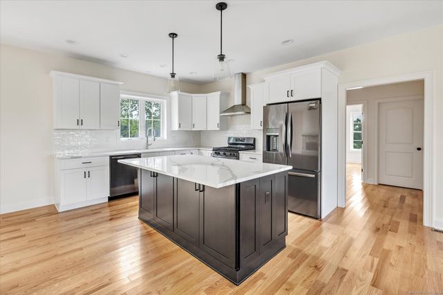 3 Hunting Ridge Road, Middlebury, CT 06762