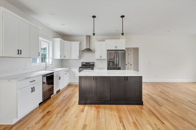 3 Hunting Ridge Road, Middlebury, CT 06762