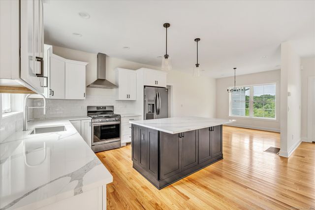 3 Hunting Ridge Road, Middlebury, CT 06762