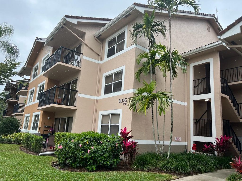 8721 Wiles Rd 106, Coral Springs, FL 33067