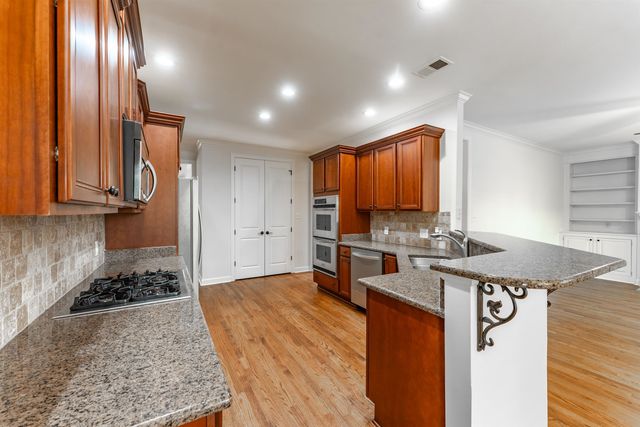 10830 WHISPER HOLLOW CV, Collierville, TN 38017