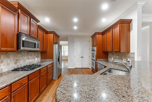 10830 WHISPER HOLLOW CV, Collierville, TN 38017