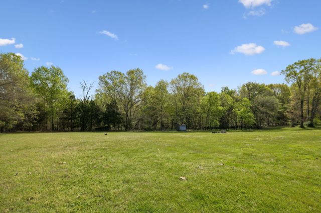 1235 Yell Rd, Lewisburg, TN 37091