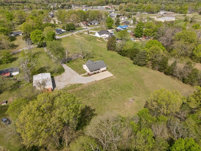 1235 Yell Rd, Lewisburg, TN 37091