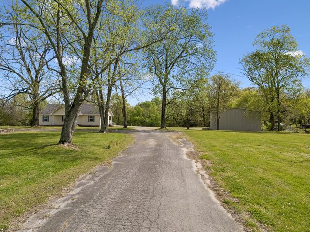 1235 Yell Rd, Lewisburg, TN 37091