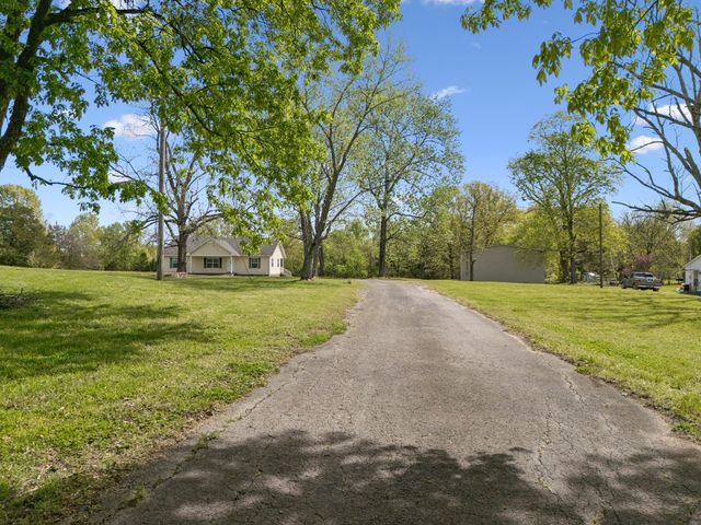 1235 Yell Rd, Lewisburg, TN 37091