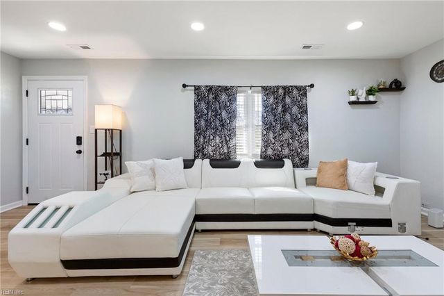 78 Calvary TER, Hampton, VA 23666