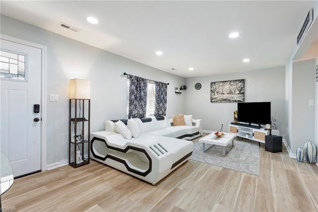 78 Calvary TER, Hampton, VA 23666