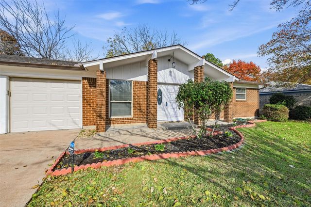 7825 Emerald Hills Way, North Richland Hills, TX 76180