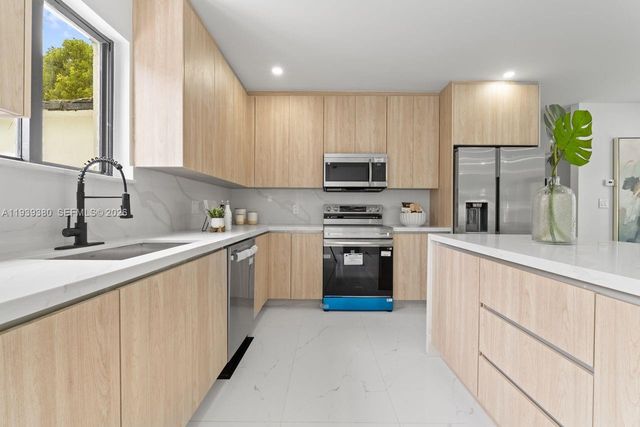 1741 SW 17th Ct, Miami, FL 33145