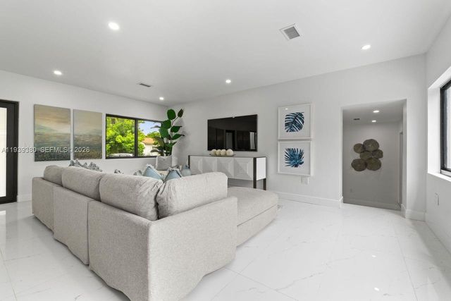 1741 SW 17th Ct, Miami, FL 33145