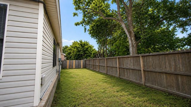 9 Carol Court B, Brookshire, TX 77423