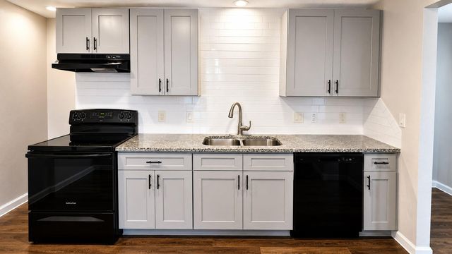 9 Carol Court B, Brookshire, TX 77423