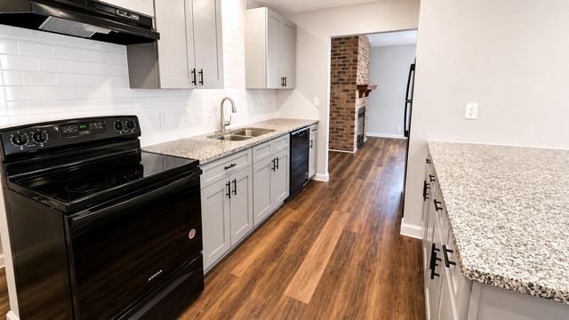 9 Carol Court B, Brookshire, TX 77423