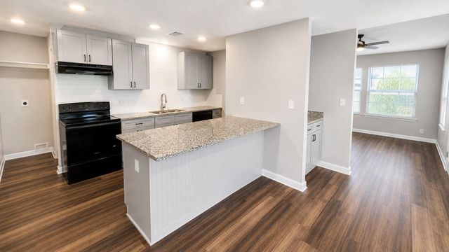9 Carol Court B, Brookshire, TX 77423