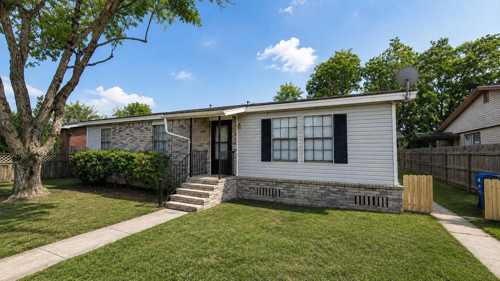 9 Carol Court B, Brookshire, TX 77423