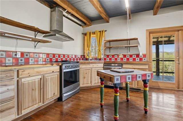 261 Bella Vista Road, Berryville, AR 72616