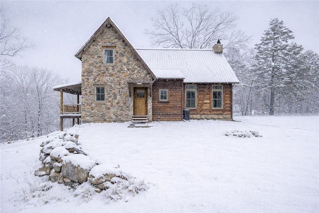 261 Bella Vista Road, Berryville, AR 72616