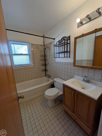23245 FORD Street, Roseville, MI 48066