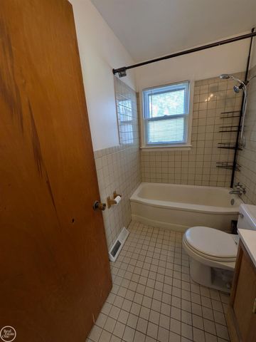 23245 FORD Street, Roseville, MI 48066