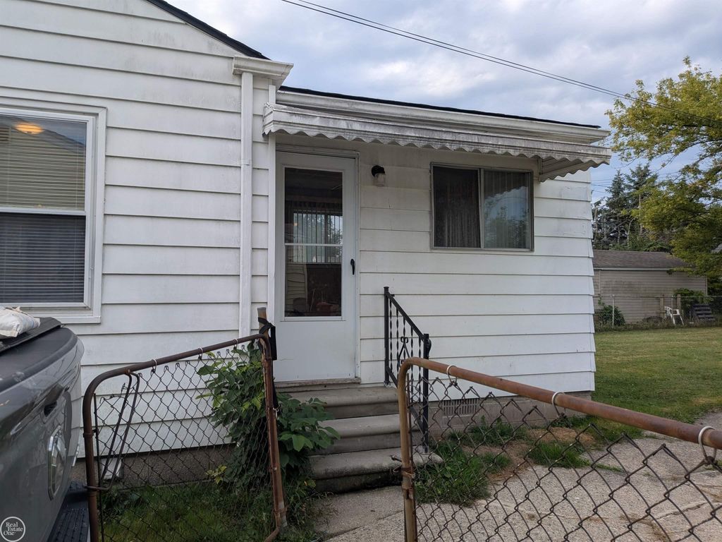 23245 FORD Street, Roseville, MI 48066